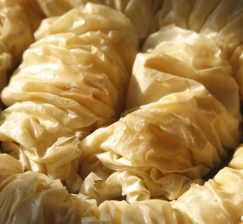 Meşhur Çorum Gül Burma Baklava